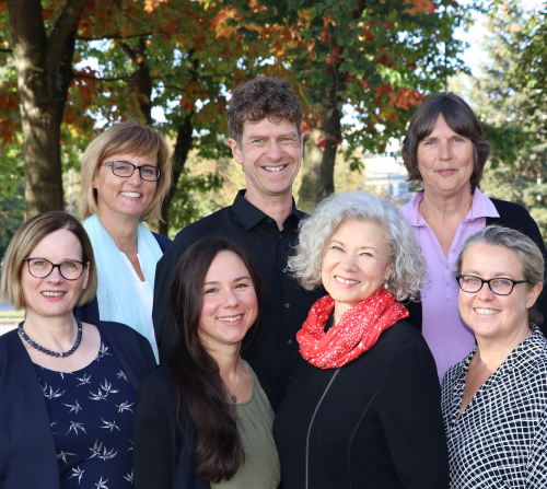 Helpdesk-Team (from top left): Susanne Lutz, Jörg Hermann, Bettina Grittmann, Renate Hedderich, Sabine Böhmann, Annette Roth, Carmen Völker Helpdesk-Team (from top left): Susanne Lutz, Jörg Hermann, Bettina Grittmann, Renate Hedderich, Sabine Böhmann, Annette Roth, Carmen Völker